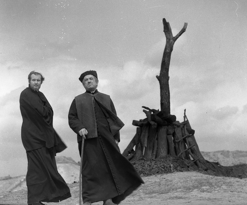 Still from the film Mother Joan of the Angels, directed by Jerzy Kawalerowicz. Pictured: Mieczysław Voit and Kazimierz Fabisiak